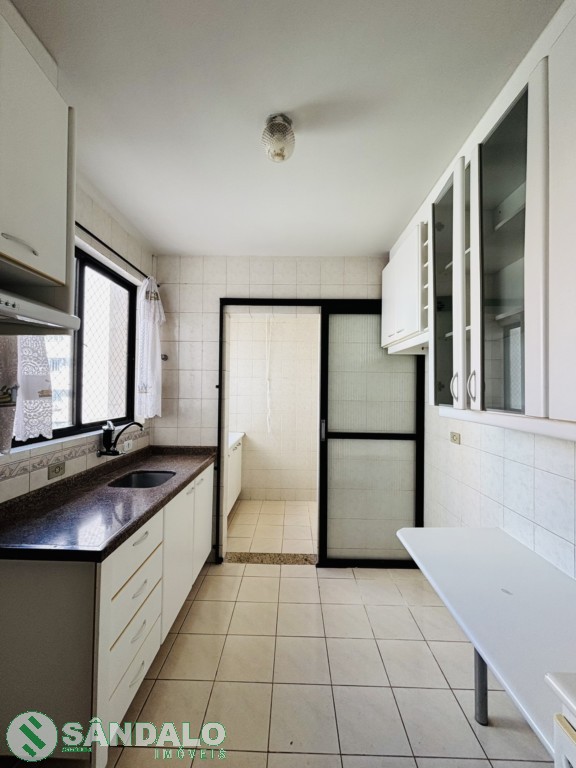 Apartamento para locacao no Zona 07 em Maringa com 139m² por R$ 1.980,00
