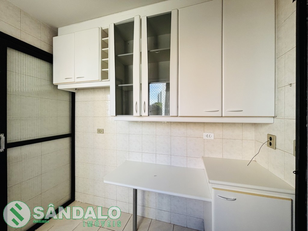 Apartamento para locacao no Zona 07 em Maringa com 139m² por R$ 1.980,00