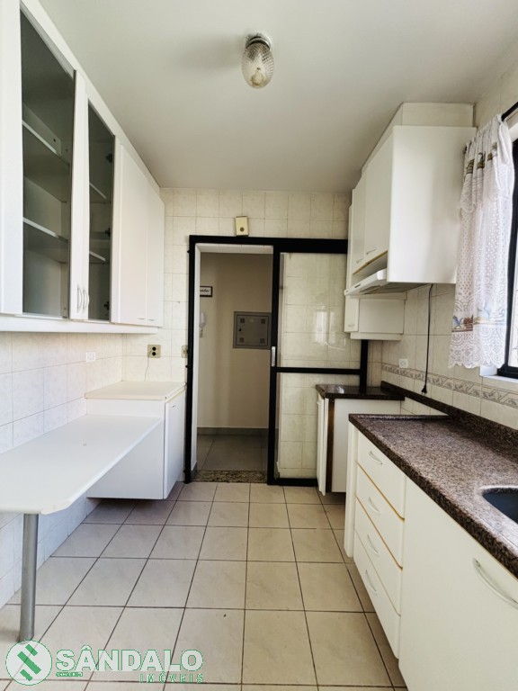 Apartamento para locacao no Zona 07 em Maringa com 139m² por R$ 1.980,00
