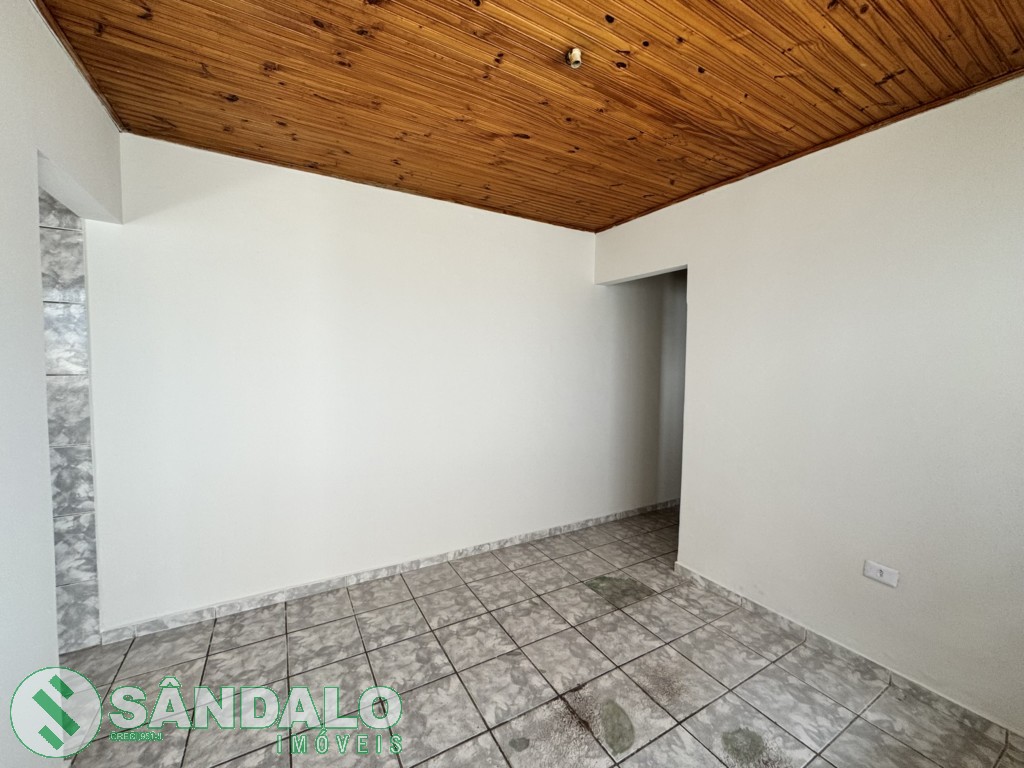 Casa para locacao no Parque Residencial Tuiuti em Maringa com 0m² por R$ 1.045,00