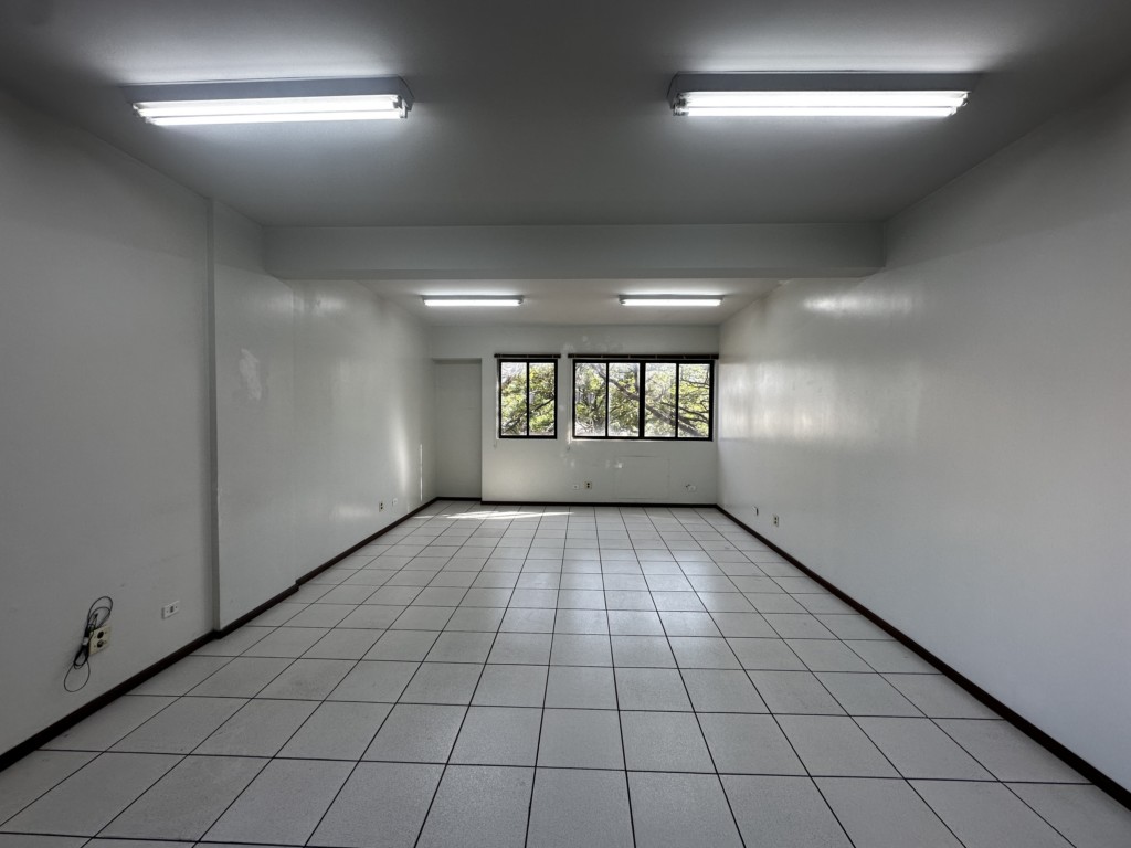 Sala Comercial para locacao no Zona 01 em Maringa com 0m² por R$ 1.430,00