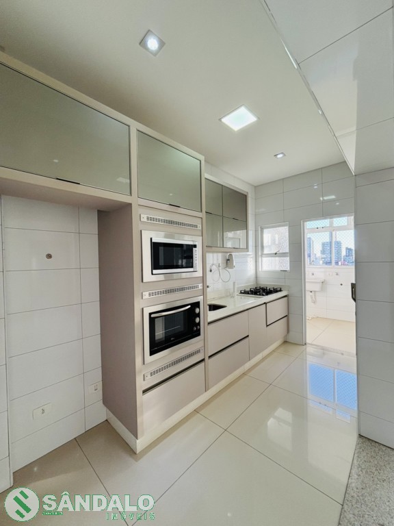 Apartamento para locacao no Zona 07 em Maringa com 181,83m² por R$ 4.400,00