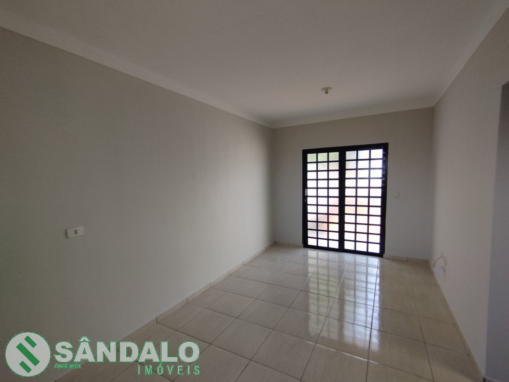 Casa para locacao no Centro em Floresta com 125m² por R$ 825,00