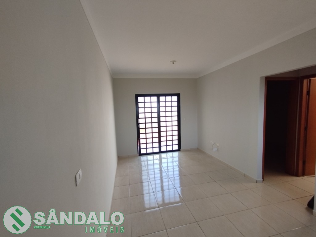 Casa para locacao no Centro em Floresta com 125m² por R$ 825,00