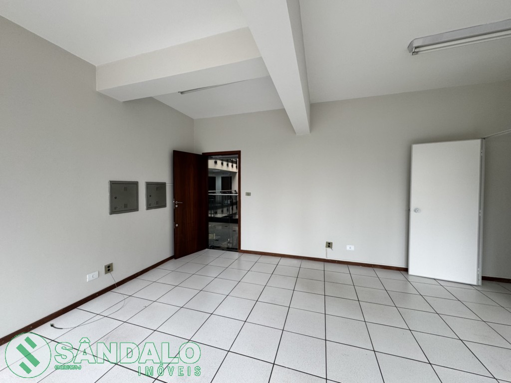 Sala Comercial para locacao no Zona 01 em Maringa com 0m² por R$ 1.320,00