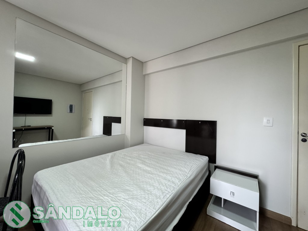 Apartamento para locacao no Zona 08 em Maringa com 45,36m² por R$ 1.870,00