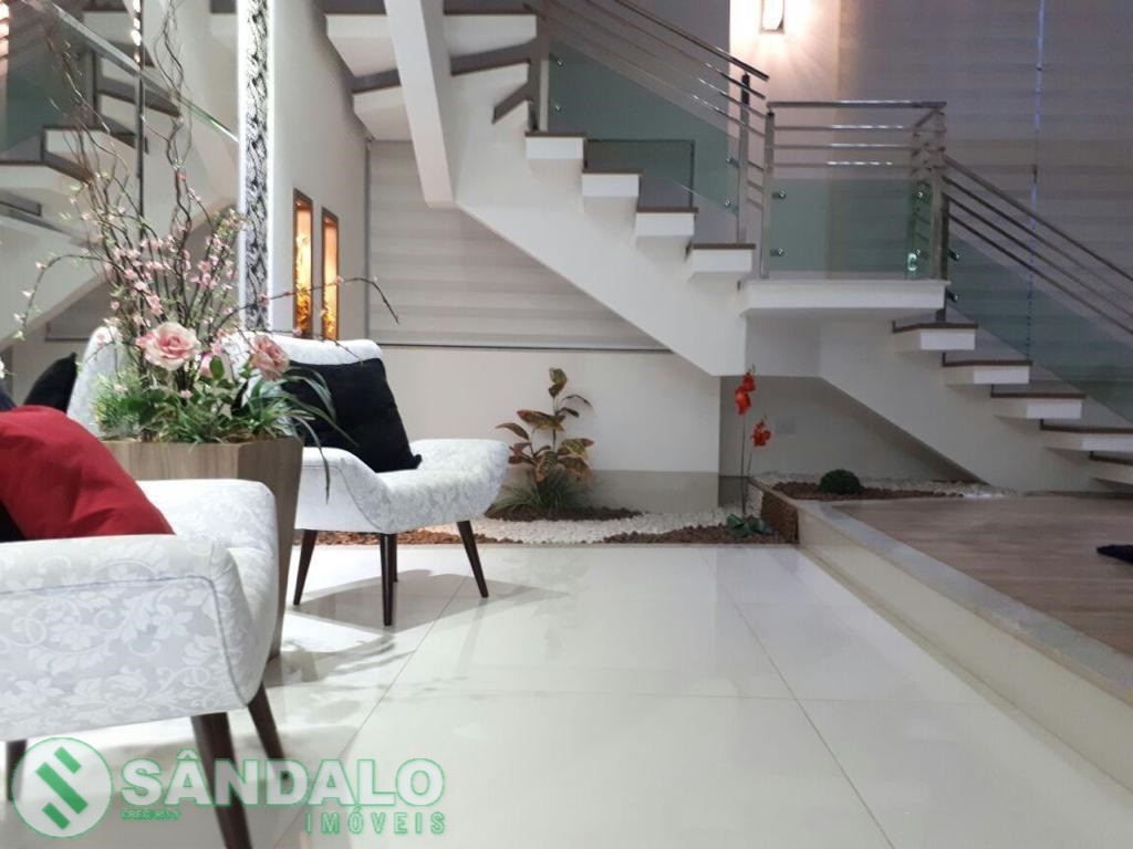 Sobrado para venda no Jardim Monte Rei em Maringa com 230m² por R$ 1.300.000,00