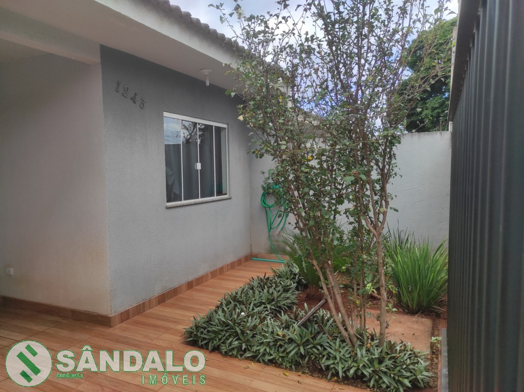 Casa para venda no Conjunto Joao de Barro Champagnat em Maringa com 162,5m² por R$ 260.000,00