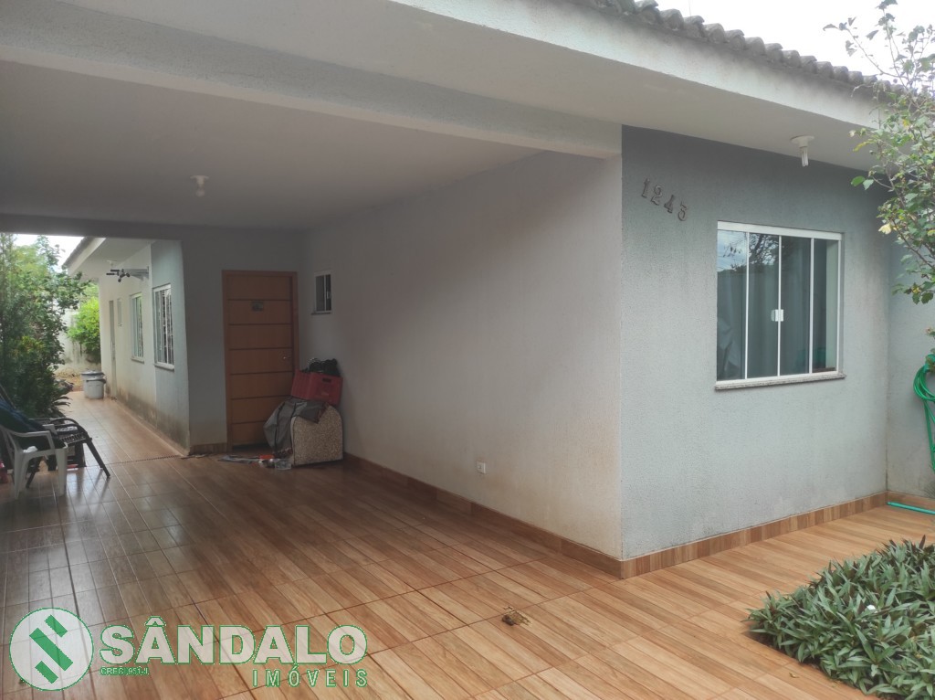 Casa para venda no Conjunto Joao de Barro Champagnat em Maringa com 162,5m² por R$ 260.000,00