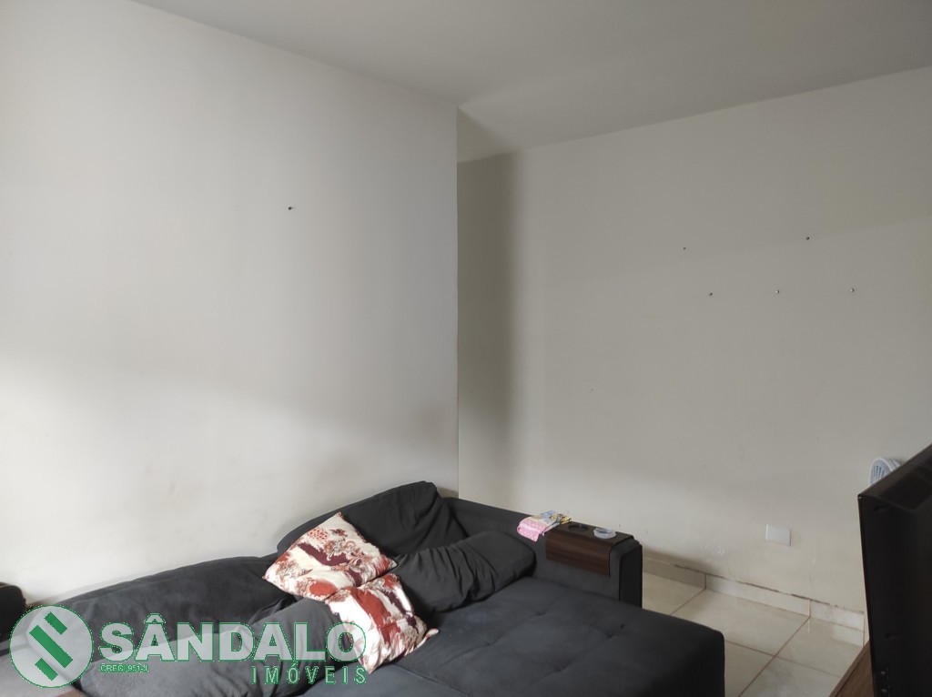 Casa para venda no Conjunto Joao de Barro Champagnat em Maringa com 162,5m² por R$ 260.000,00