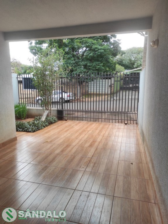 Casa para venda no Conjunto Joao de Barro Champagnat em Maringa com 162,5m² por R$ 260.000,00
