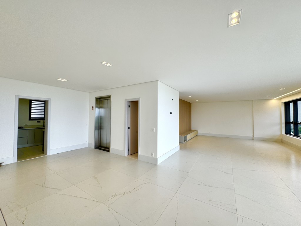 Apartamento para locacao no Zona 01 em Maringa com 398,66m² por R$ 16.500,00