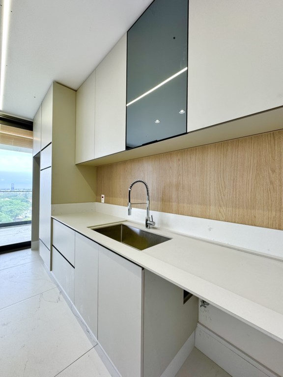 Apartamento para locacao no Zona 01 em Maringa com 398,66m² por R$ 16.500,00