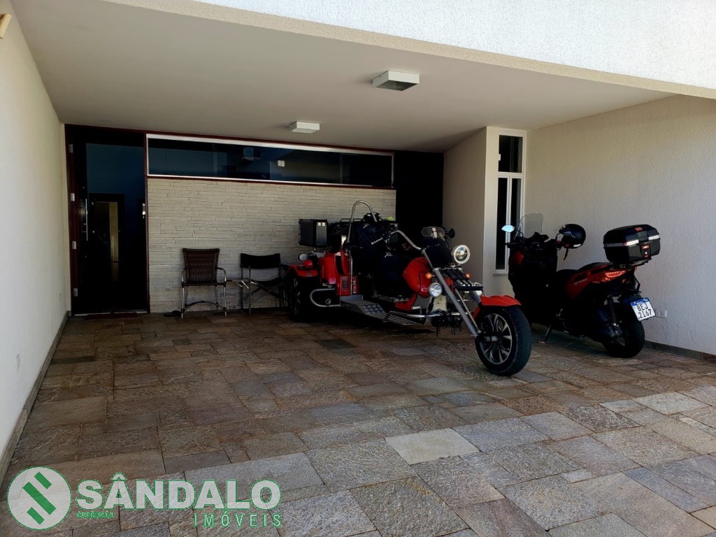 Casa para venda no Jardim Italia em Maringa com 376,1m² por R$ 1.250.000,00