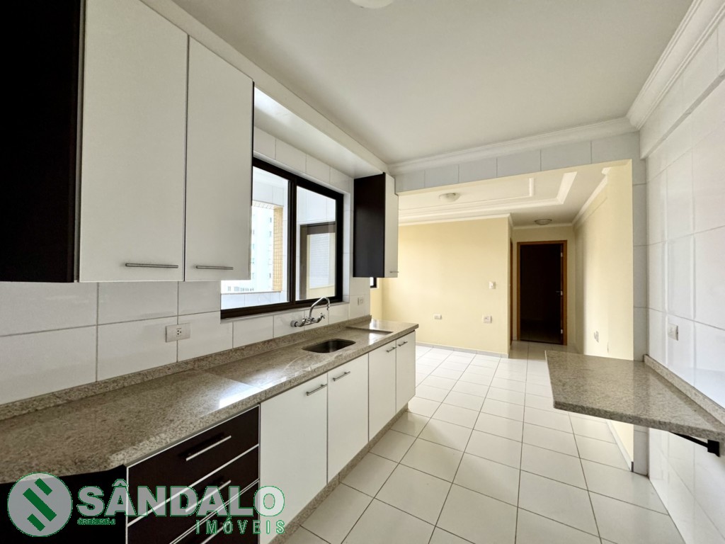Apartamento para locacao no Zona 01 em Maringa com 92,57m² por R$ 1.815,00