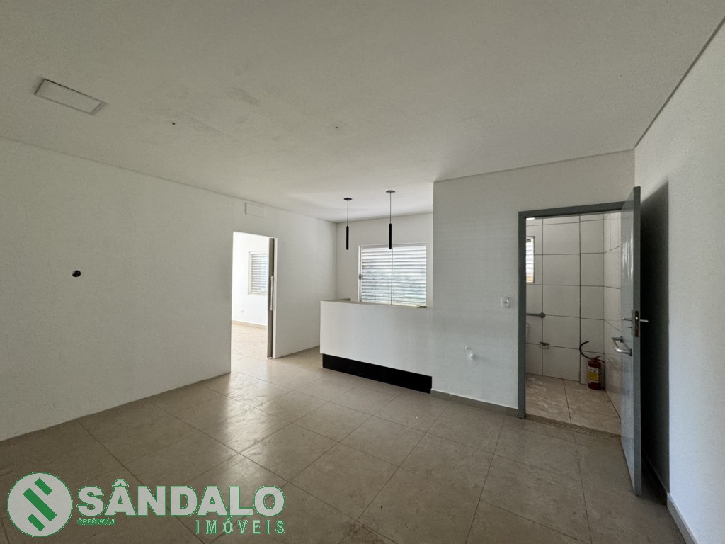 Sala Comercial para locacao no Conjunto Habitacional Inocente Vila em Maringa com 117,22m² por R$ 1.650,00