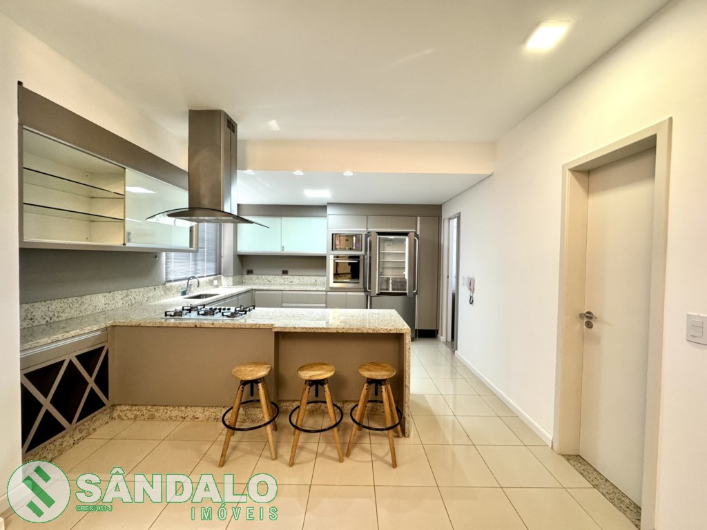 Apartamento para locacao no Zona 07 em Maringa com 0m² por R$ 5.500,00
