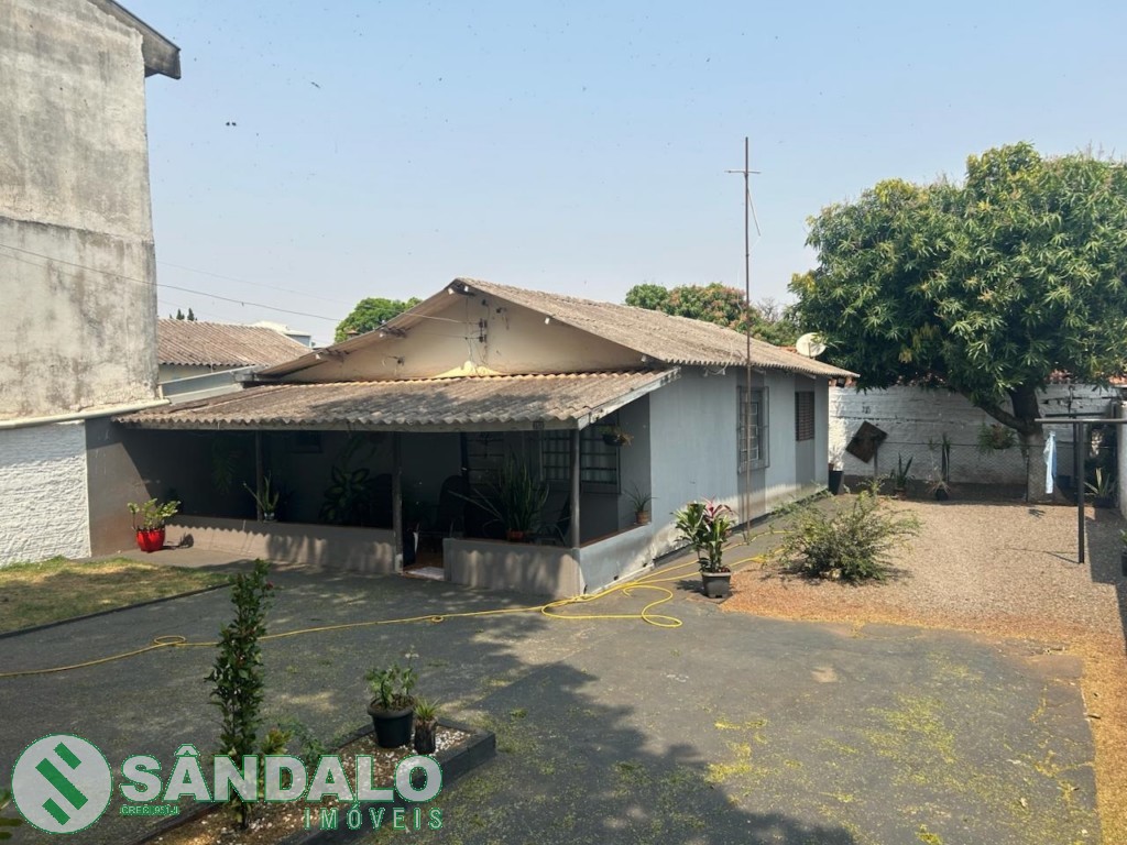 Casa para venda no Conjunto Joao de Barro Champagnat em Maringa com 312,5m² por R$ 270.000,00