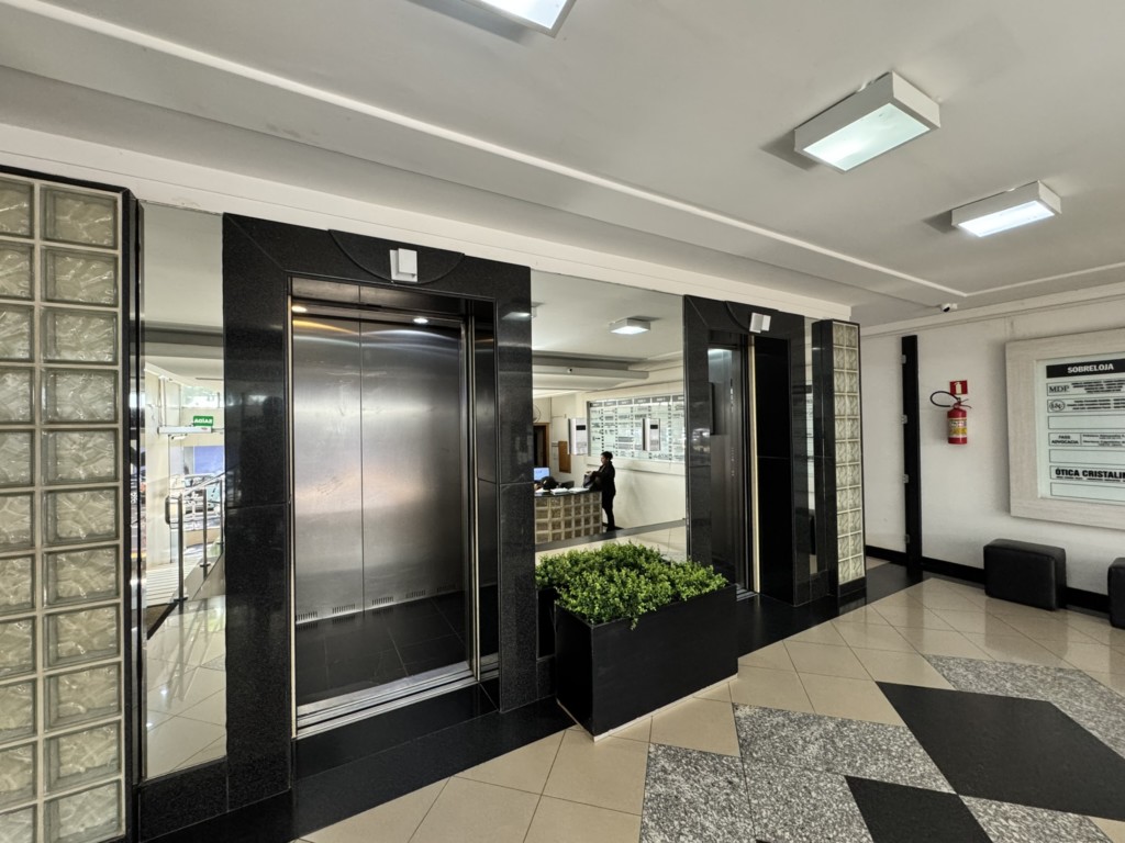 Sala Comercial para locacao no Zona 01 em Maringa com 68,82m² por R$ 990,00
