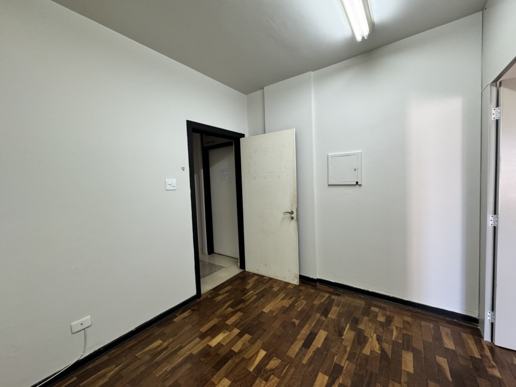 Sala Comercial para locacao no Zona 01 em Maringa com 68,82m² por R$ 990,00