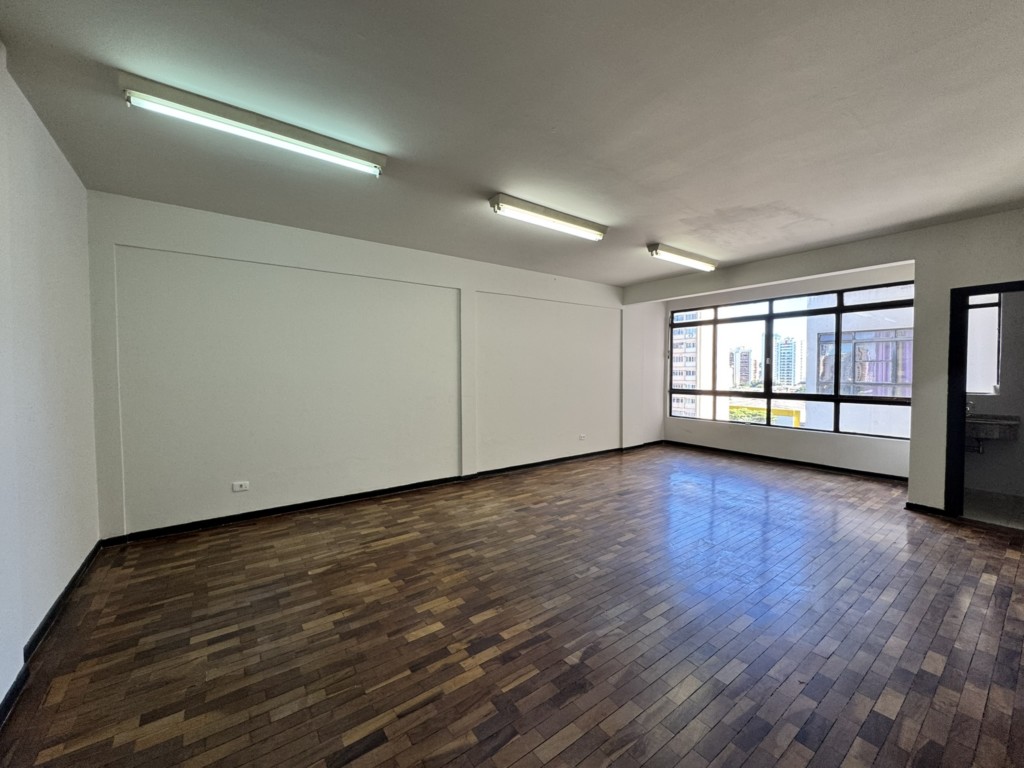 Sala Comercial para locacao no Zona 01 em Maringa com 68,82m² por R$ 990,00