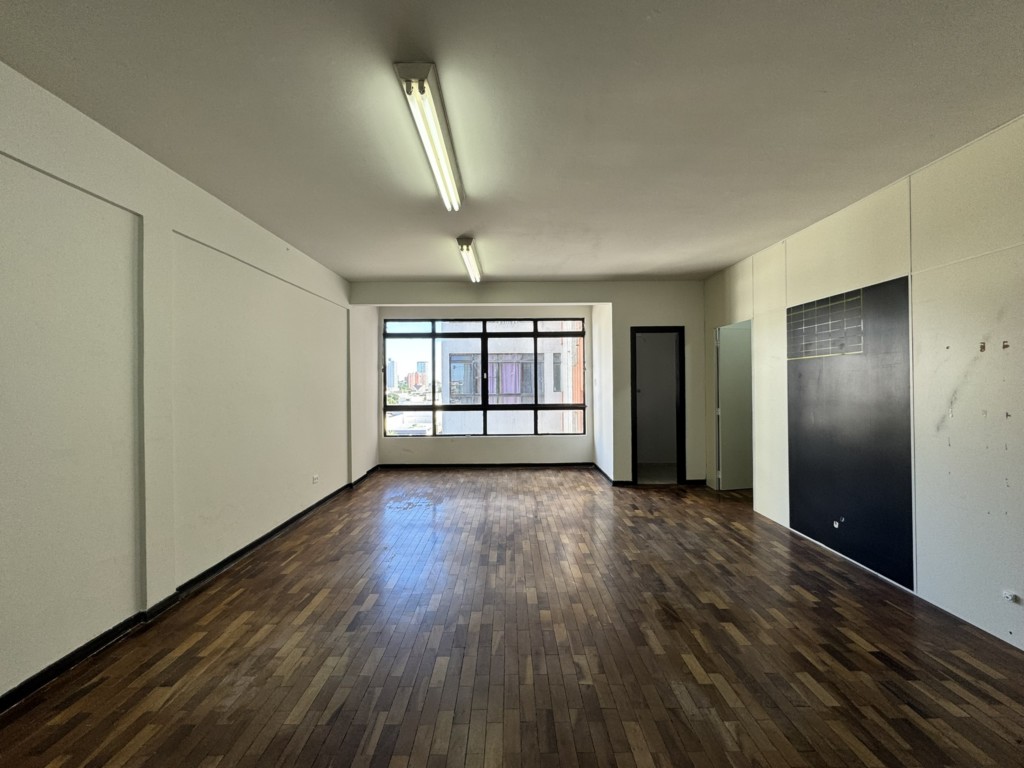 Sala Comercial para locacao no Zona 01 em Maringa com 68,82m² por R$ 990,00