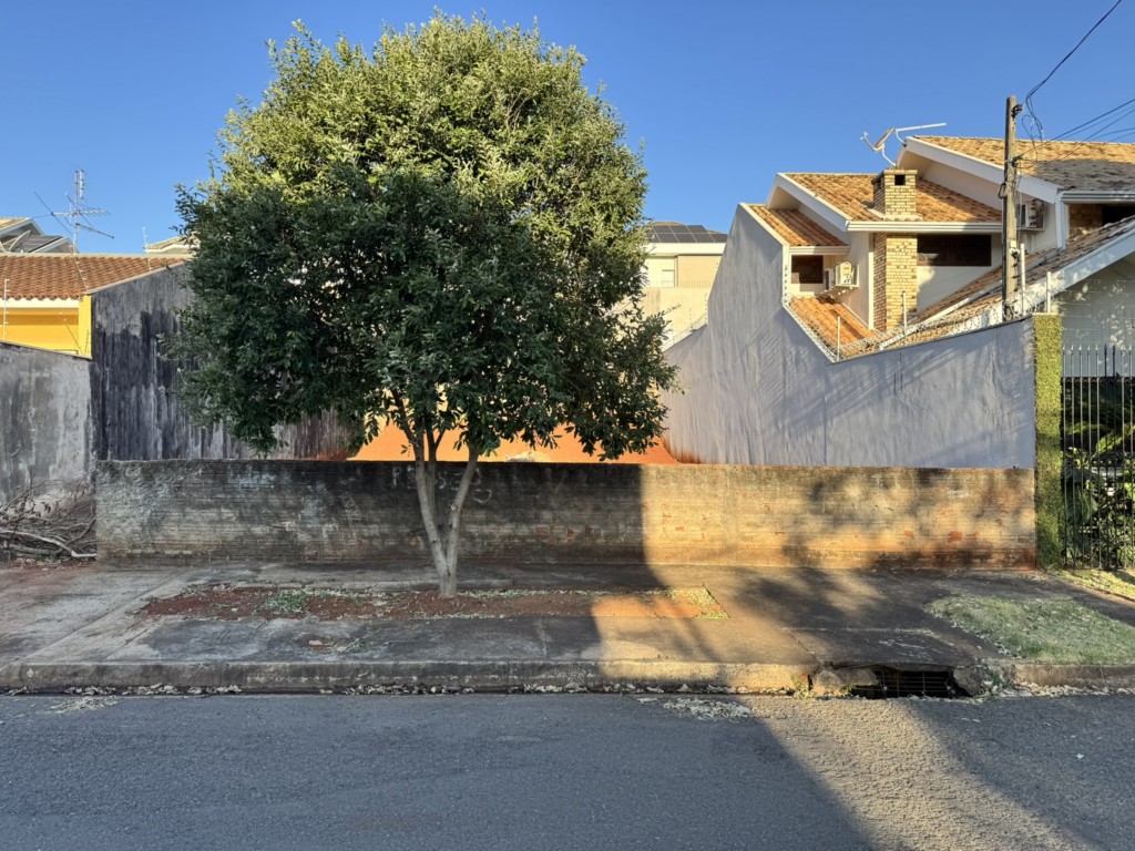 Terreno para venda no Jardim Imperial em Maringa com 325m² por R$ 350.000,00