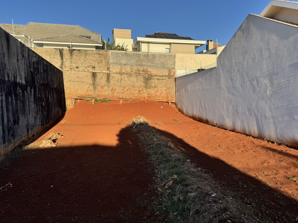 Terreno para venda no Jardim Imperial em Maringa com 325m² por R$ 350.000,00