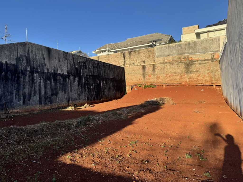 Terreno para venda no Jardim Imperial em Maringa com 325m² por R$ 350.000,00
