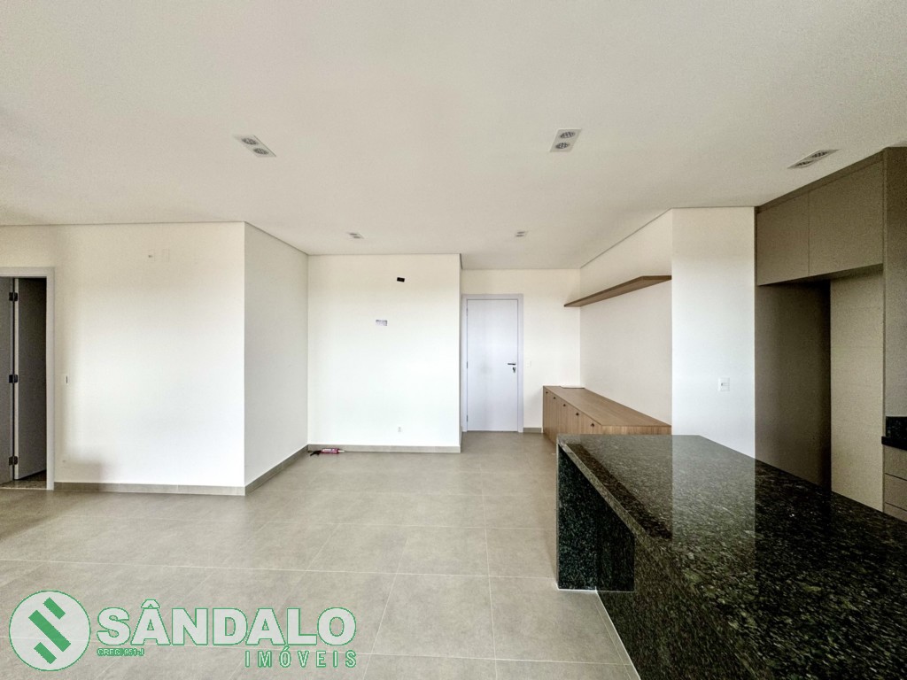 Apartamento para locacao no Zona 08 em Maringa com 0m² por R$ 4.070,00