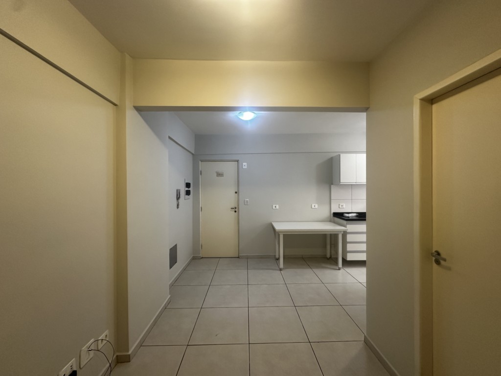 Apartamento para locacao no Zona 07 em Maringa com 80m² por R$ 1.650,00