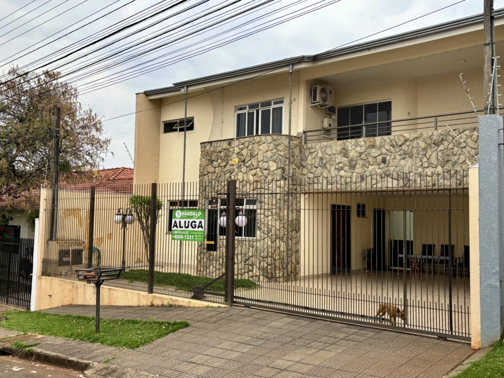 Sobrado para locacao no Jardim Pinheiros em Maringa com 303m² por R$ 5.830,00