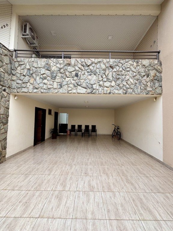 Sobrado para locacao no Jardim Pinheiros em Maringa com 303m² por R$ 5.830,00