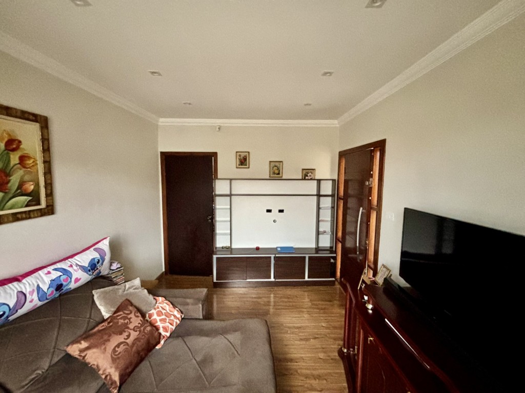 Sobrado para locacao no Jardim Pinheiros em Maringa com 303m² por R$ 5.830,00