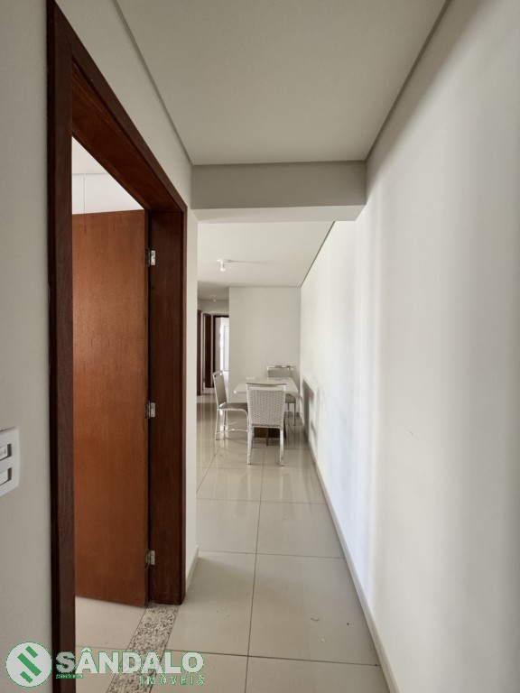 Apartamento para locacao no Zona 01 em Maringa com 157,27m² por R$ 3.520,00