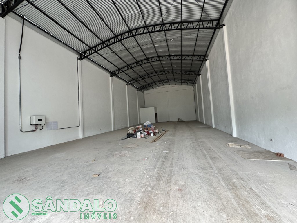 Barracão para locacao no Conjunto Residencial Ney Braga em Maringa com 404m² por R$ 8.250,00