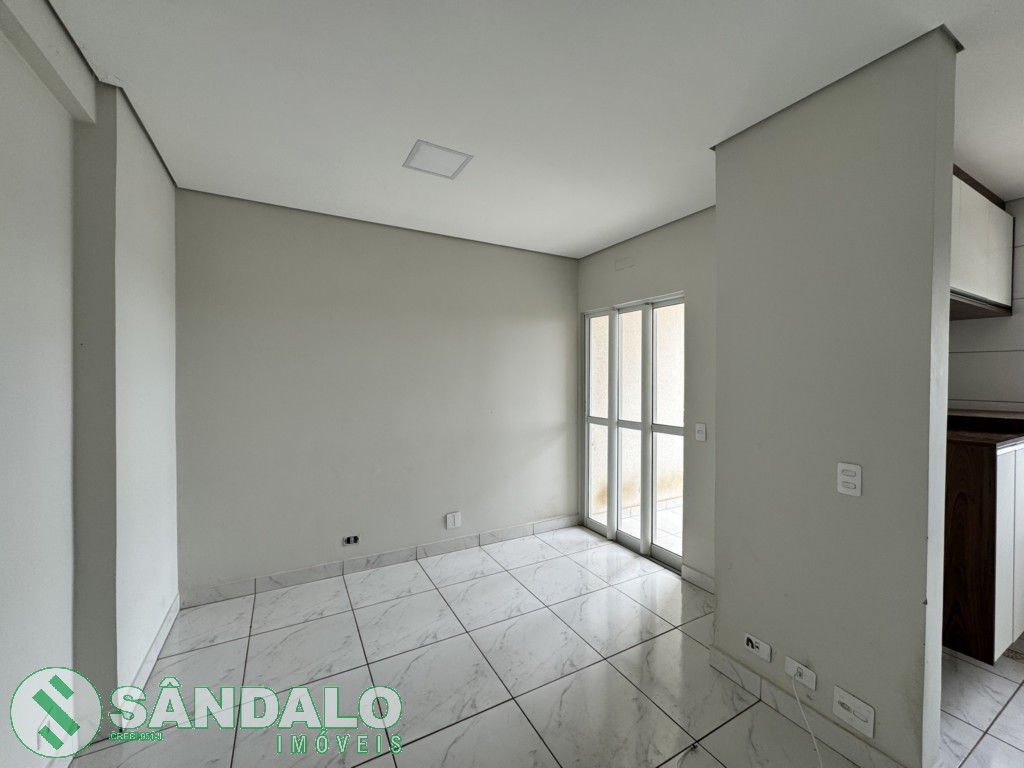 Apartamento para locacao no Zona 05 em Maringa com 148,33m² por R$ 2.090,00