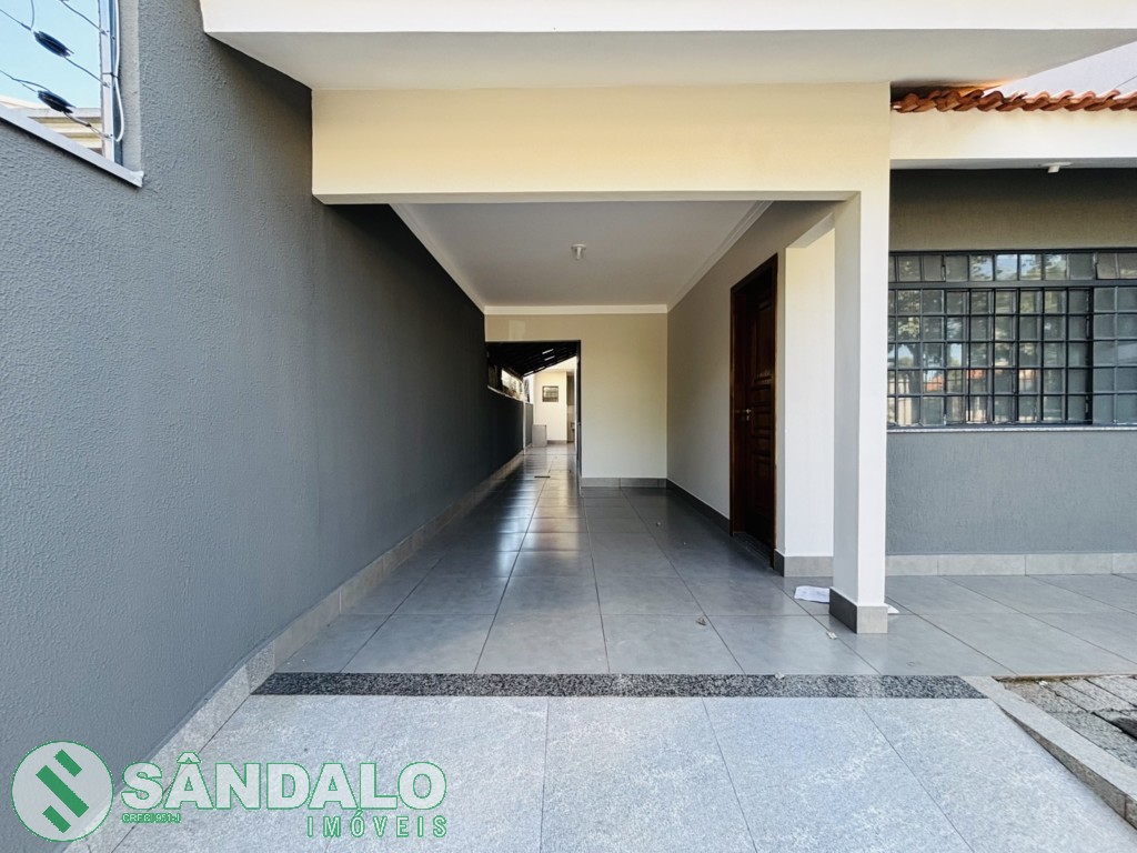 Casa para locacao no Jardim Paris III em Maringa com 360m² por R$ 2.860,00