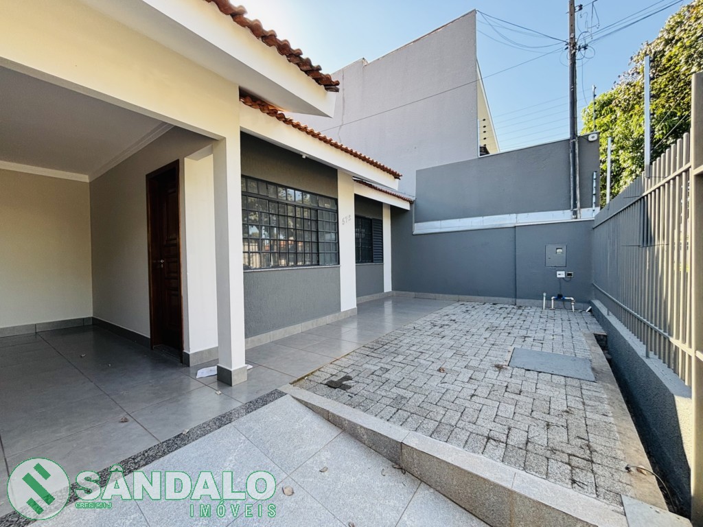 Casa para locacao no Jardim Paris III em Maringa com 360m² por R$ 2.860,00