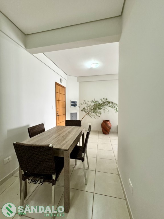 Apartamento para locacao no Vila Marumby em Maringa com 102,93m² por R$ 2.585,00