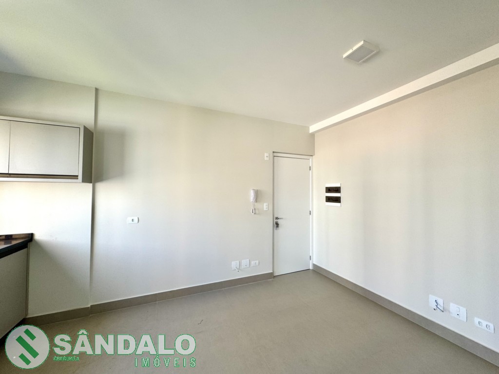 Apartamento para locacao no Zona 03 em Maringa com 0m² por R$ 2.090,00