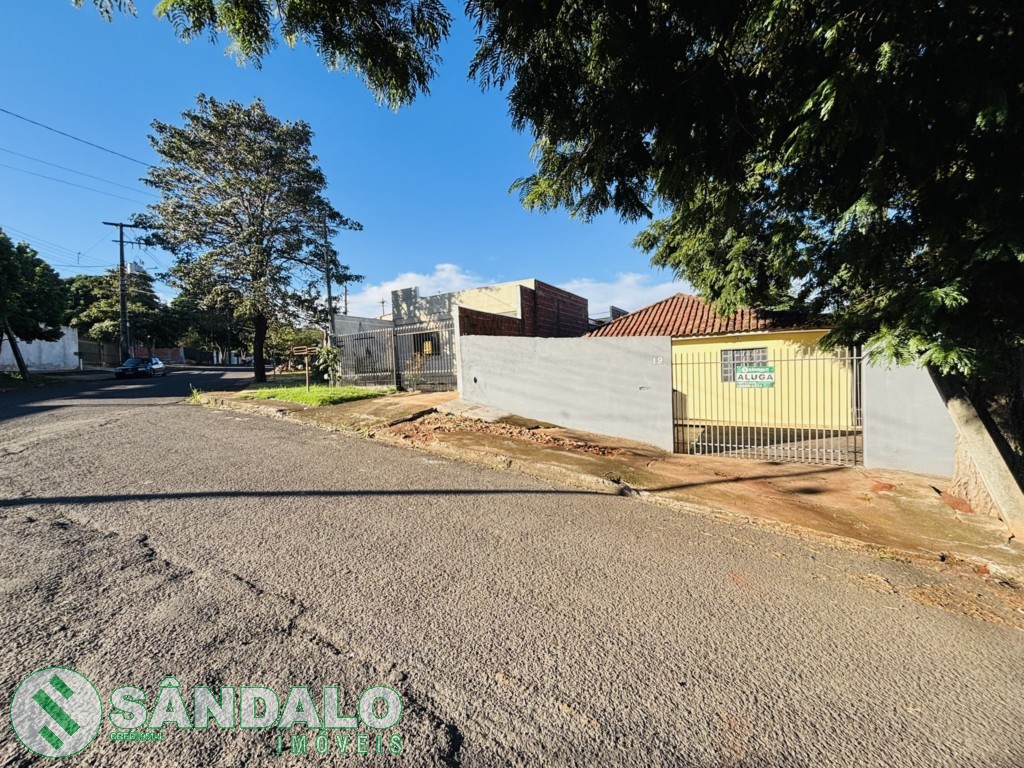 Casa para locacao no Conjunto Habitacional Requiao em Maringa com 300m² por R$ 1.650,00