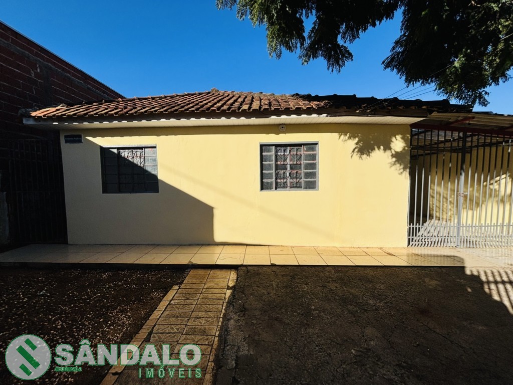 Casa para locacao no Conjunto Habitacional Requiao em Maringa com 300m² por R$ 1.650,00