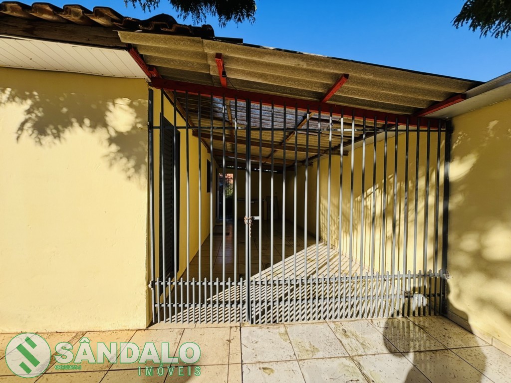 Casa para locacao no Conjunto Habitacional Requiao em Maringa com 300m² por R$ 1.650,00