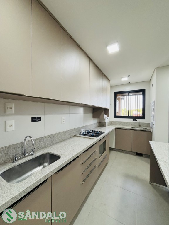 Apartamento para locacao no Zona 08 em Maringa com 0m² por R$ 4.840,00