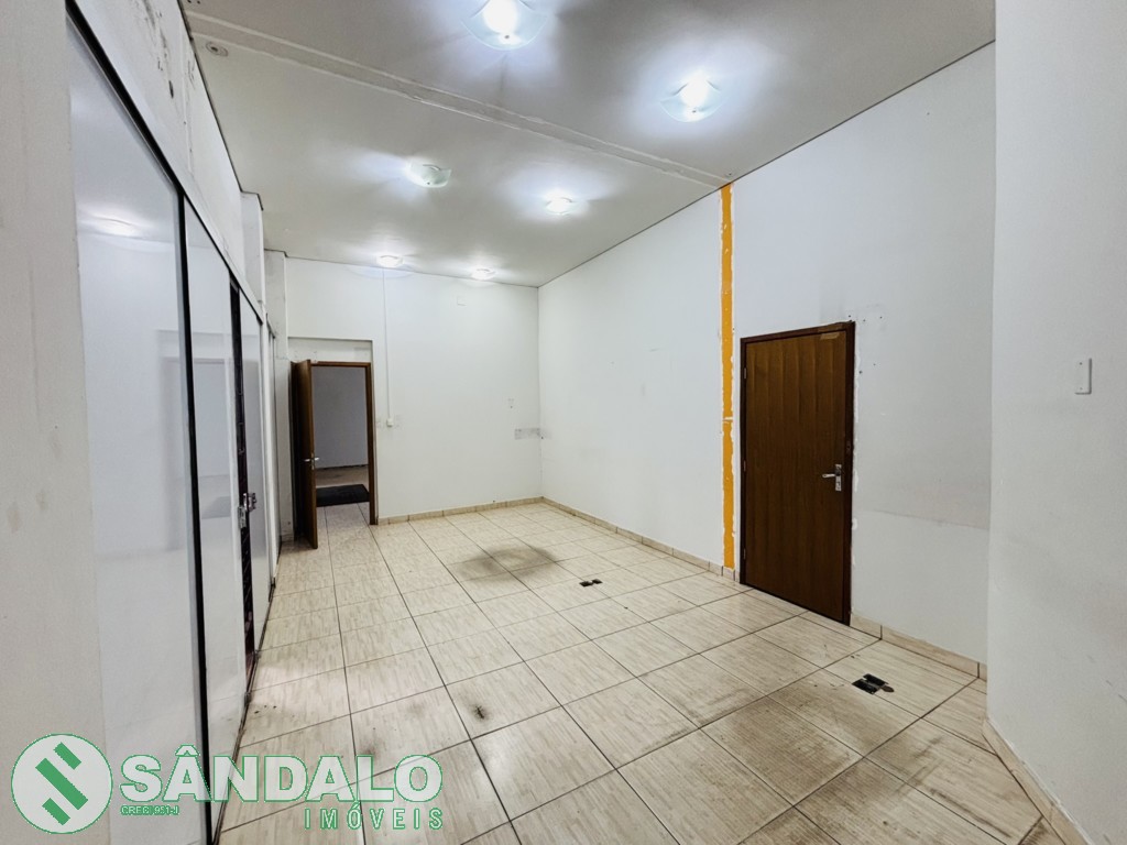 Barracão para locacao no Zona 03 em Maringa com 206m² por R$ 6.490,00