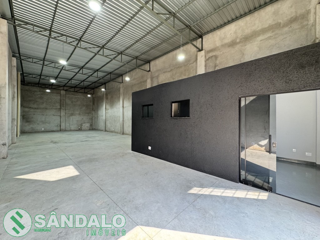 Barracão para locacao no Jardim Oriental em Maringa com 200m² por R$ 4.180,00