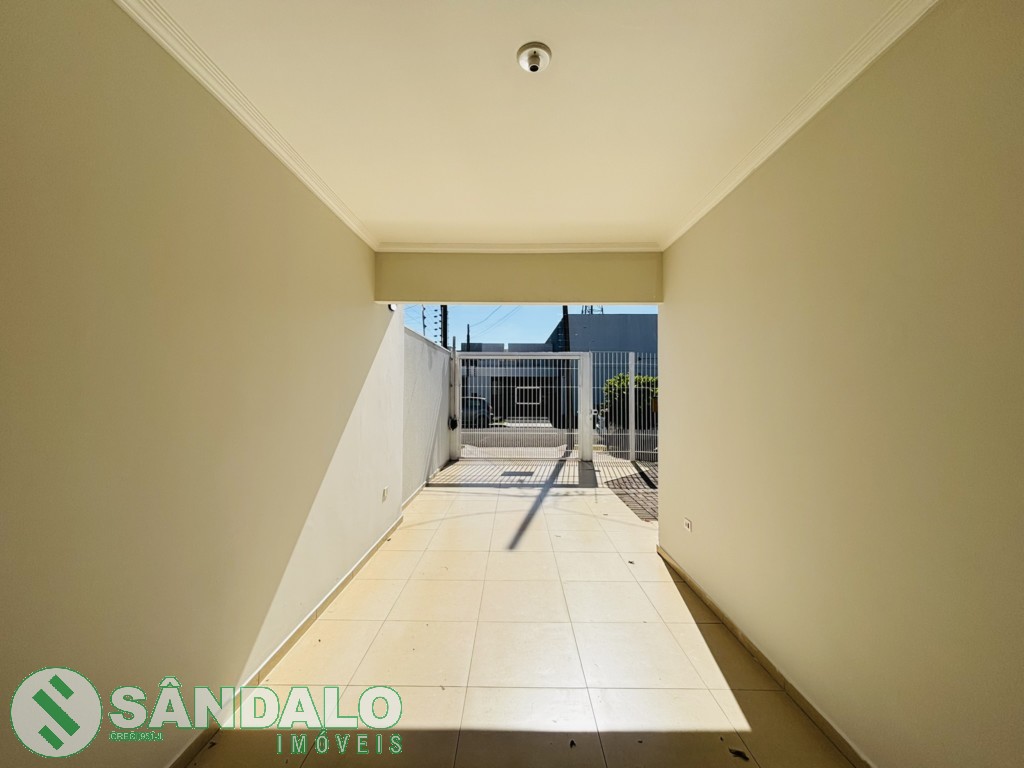 Casa para locacao no Jardim Tres Lagoas em Maringa com 161,28m² por R$ 2.420,00