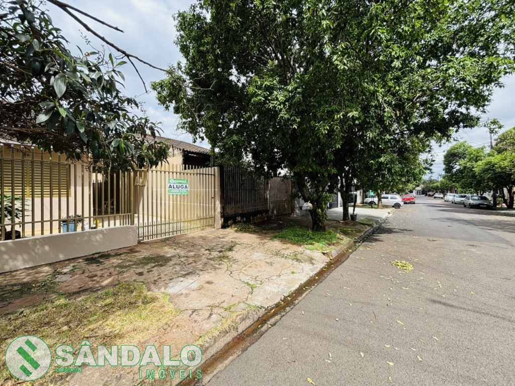 Casa para locacao no Jardim Diamante em Maringa com 162m² por R$ 2.090,00