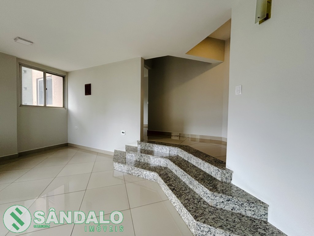 Apartamento para locacao no Zona 01 em Maringa com 304,14m² por R$ 4.400,00
